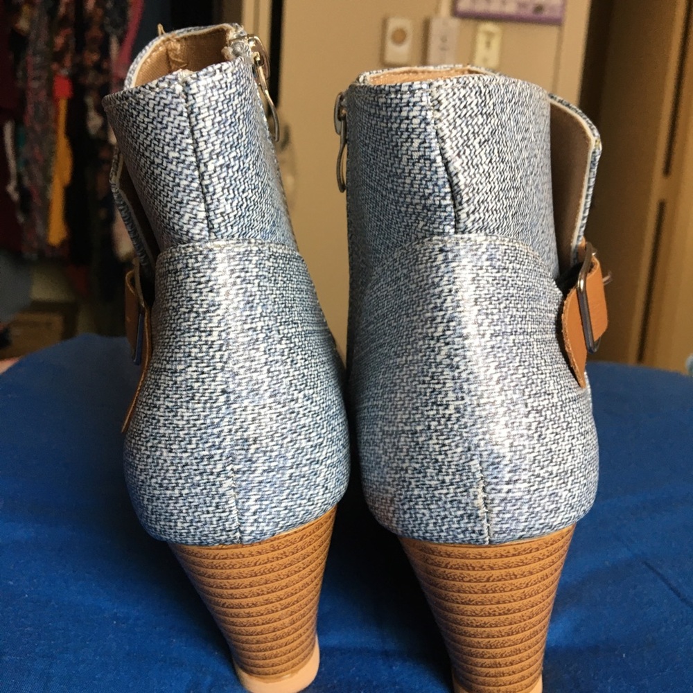 Women Ankle Boots - Picture 5 of 6